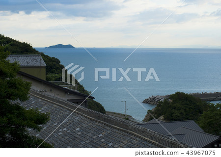 Sea over the roof Sea over the roof 43967075