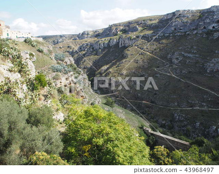 Matera's cave dwelling 43968497