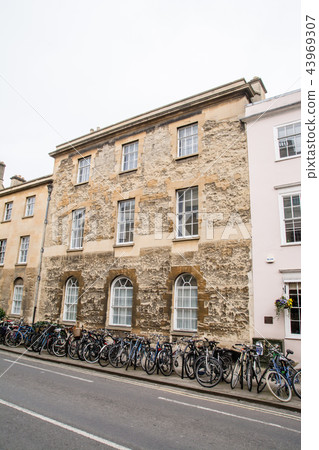Bicycle stopped side by side with the stone building of Oxford in England Bicycle stopped side by side with the stone building of Oxford in England 43969307