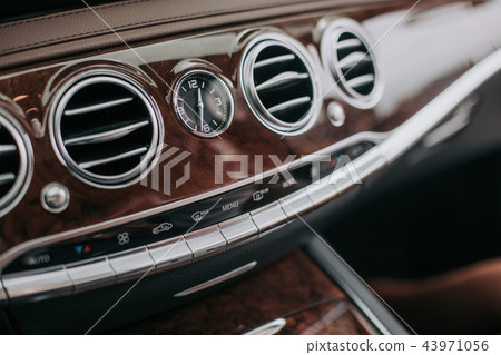 Electronic appliance situating in the modern automobile 43971056