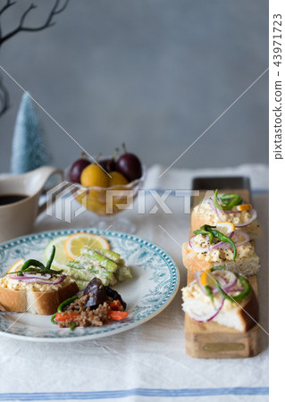 Tartine with sweet pepper Tartine with sweet pepper 43971723