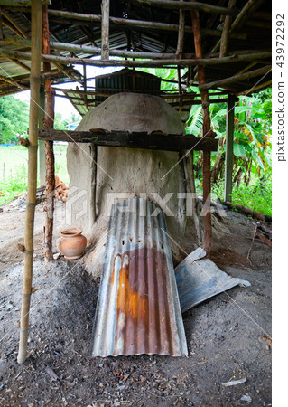 Primitive technology, Termite clay kiln. 43972292