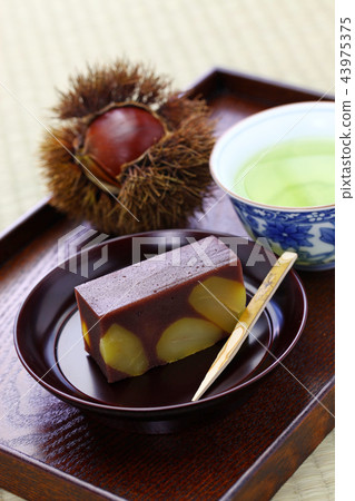 Chestnut steamed sheepskin Chestnut steamed sheepskin 43975375