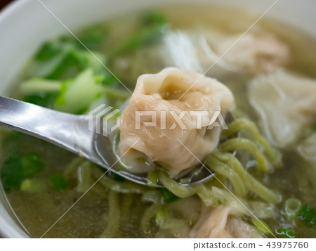 Noodle soup 43975760