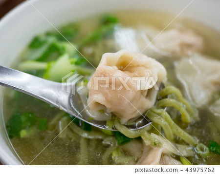 Noodle soup 43975762
