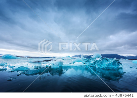 Icebergs in Jokulsarlon glacial lagoon Icebergs in Jokulsarlon glacial lagoon 43976441
