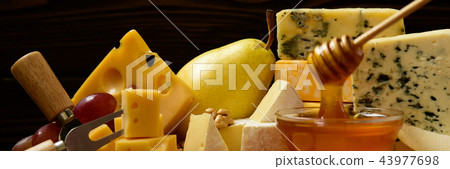slices of cheese brie or camembert with croissants 43977698