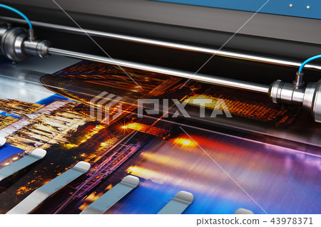 Printing photo banner on large format plotter 43978371