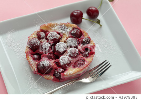 Cherry clafoutis 43979395