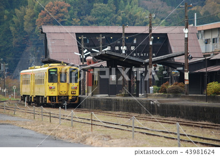 Bungomori Station and Kiha 125 43981624