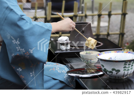 Tea ceremony Tea ceremony 43982917