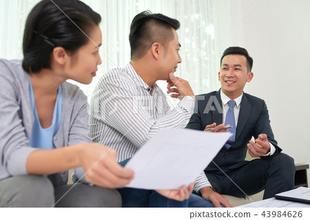 Consultation of estate broker 43984626