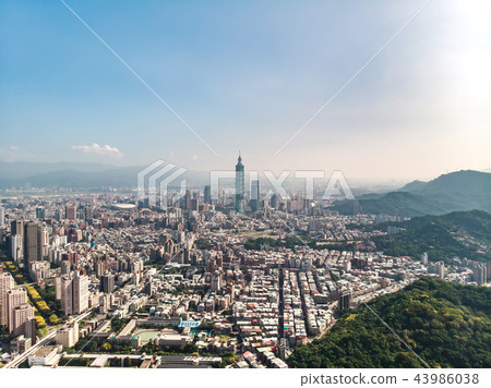 Skyline of taipei city in downtown Taipei, Taiwan. 43986038
