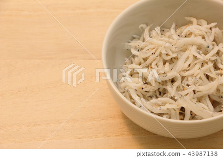 Kamaage Shirasasu(虹膜魚苗) Kamaage Shirasasu(虹膜魚苗) 43987138