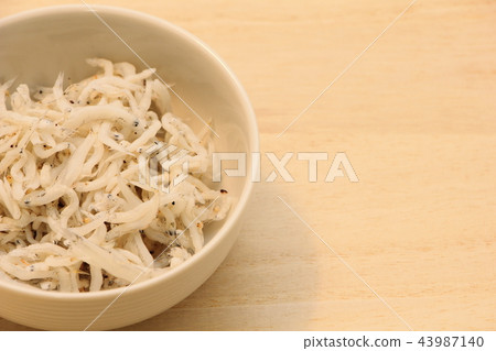 Kamaage Shirasasu(虹膜魚苗) Kamaage Shirasasu(虹膜魚苗) 43987140