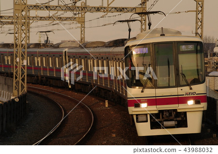 Keio Series 8000 Keio Inadatsumi Station Keio Series 8000 Keio Inadatsumi Station 43988032