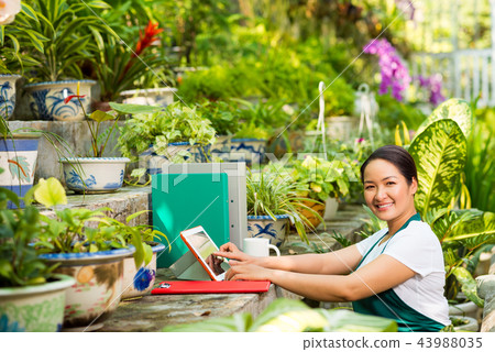 Keeping record of flowers Keeping record of flowers 43988035