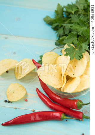 Potato chips with spicy in a glass bowl Potato chips with spicy in a glass bowl 43988981