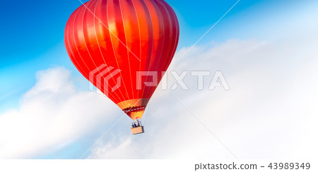 Hot Air Balloon Landing 43989349