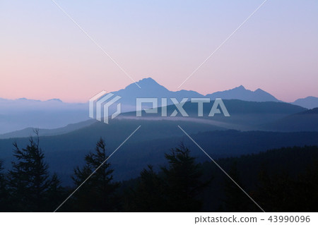 View of the morning from the summit of the Southern Alps View of the morning from the summit of the Southern Alps 43990096