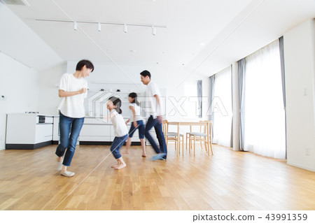 Family parent and child family female children Family parent and child family female children 43991359