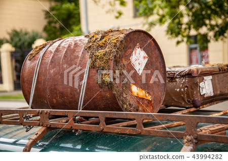 Rusted barrel in the trunk of the car Rusted barrel in the trunk of the car 43994282