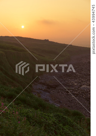 Sunset over the Cornish coast 43994745