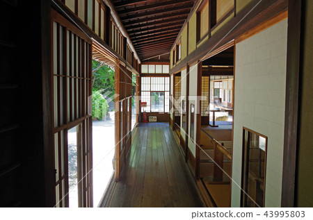 裡面是秦羽前秘書長的日式部門 43995803