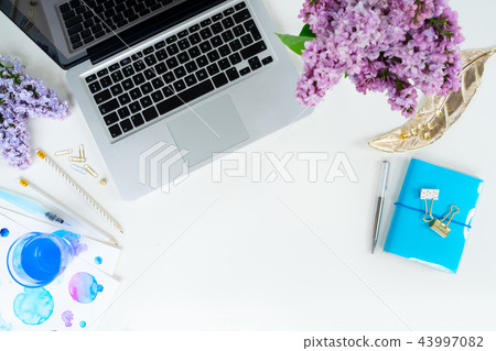 Flat lay home office workspace 43997082