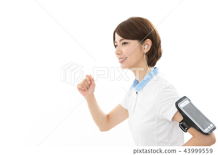 年輕女子跑步 43999559