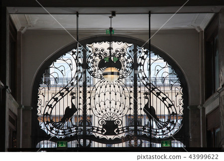 Art Nouveau 43999622