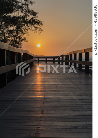 海濱步道 夕陽 43999936