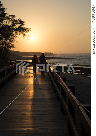 海濱步道 夕陽 43999947