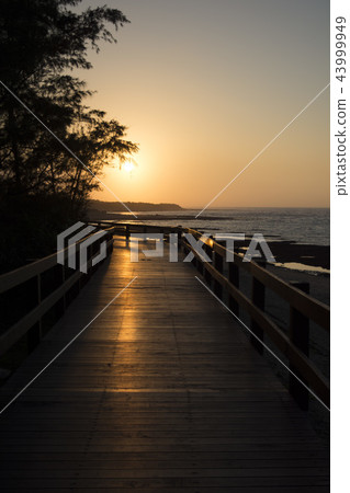 海濱步道 夕陽 43999949