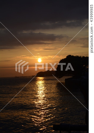 Freshwater sunset Freshwater sunset 43999985