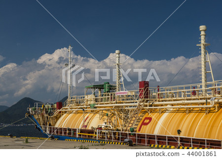 LPG ship 44001861