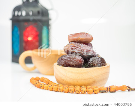 date,food of ramadan kareem night 44003796