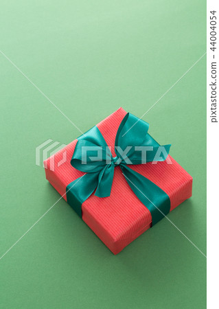 Present Present 44004054