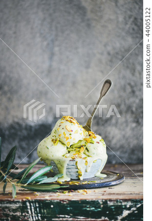 Bowl of homemade pistachio ice cream dessert on table Bowl of homemade pistachio ice cream dessert on table 44005122