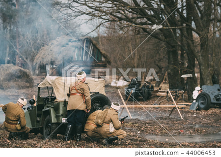Group Of Reenactors Dressed As Russian Soviet Red Army Soldiers Group Of Reenactors Dressed As Russian Soviet Red Army Soldiers 44006453