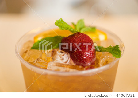 Beverage mocktail orange flavor, mixed with lime a 44007331