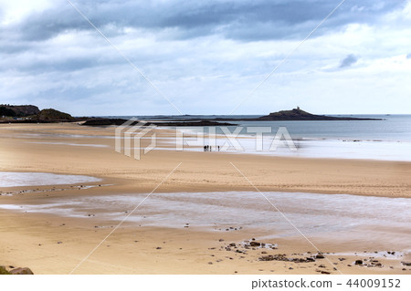 typical Brittany coast in the north of France 44009152