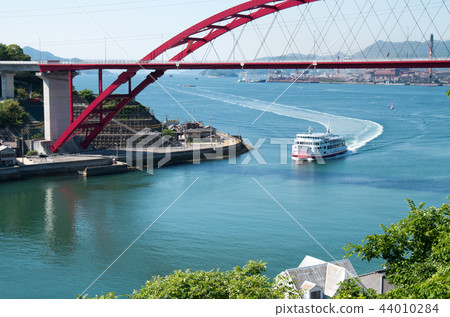 一艘船經過Ototo的Seto和第二個Ohashi 44010284