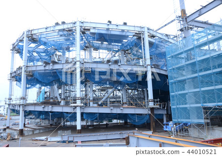 Spiral slope large parking lot under construction 44010521