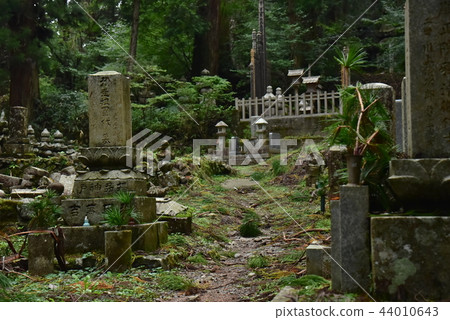 Koyasan tomb 44010643