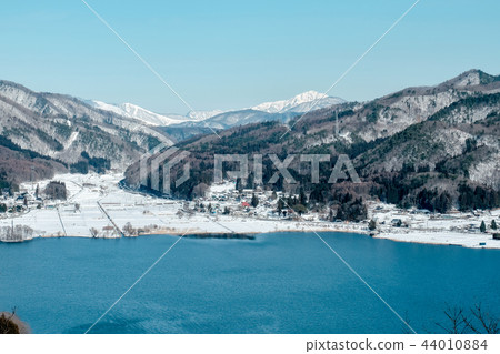 Lake Kozaki in winter 44010884