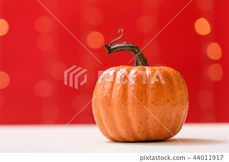 A autumn pumpkin 44011917