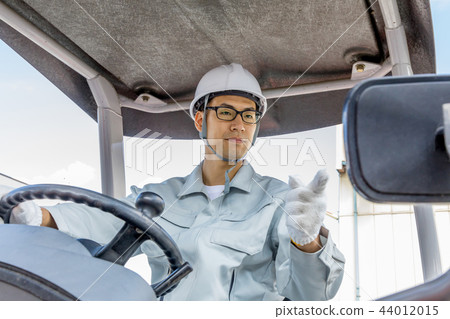 Working people 44012015