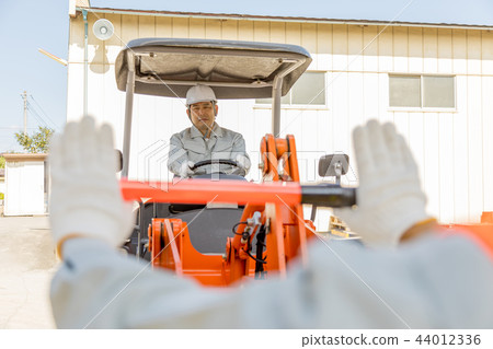 Working people 44012336