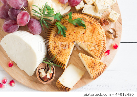 Cheese platter with fruits and honey 44012480
